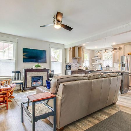 Lavish House With Patio - 2 Blocks To Green Lake! Екстер'єр фото