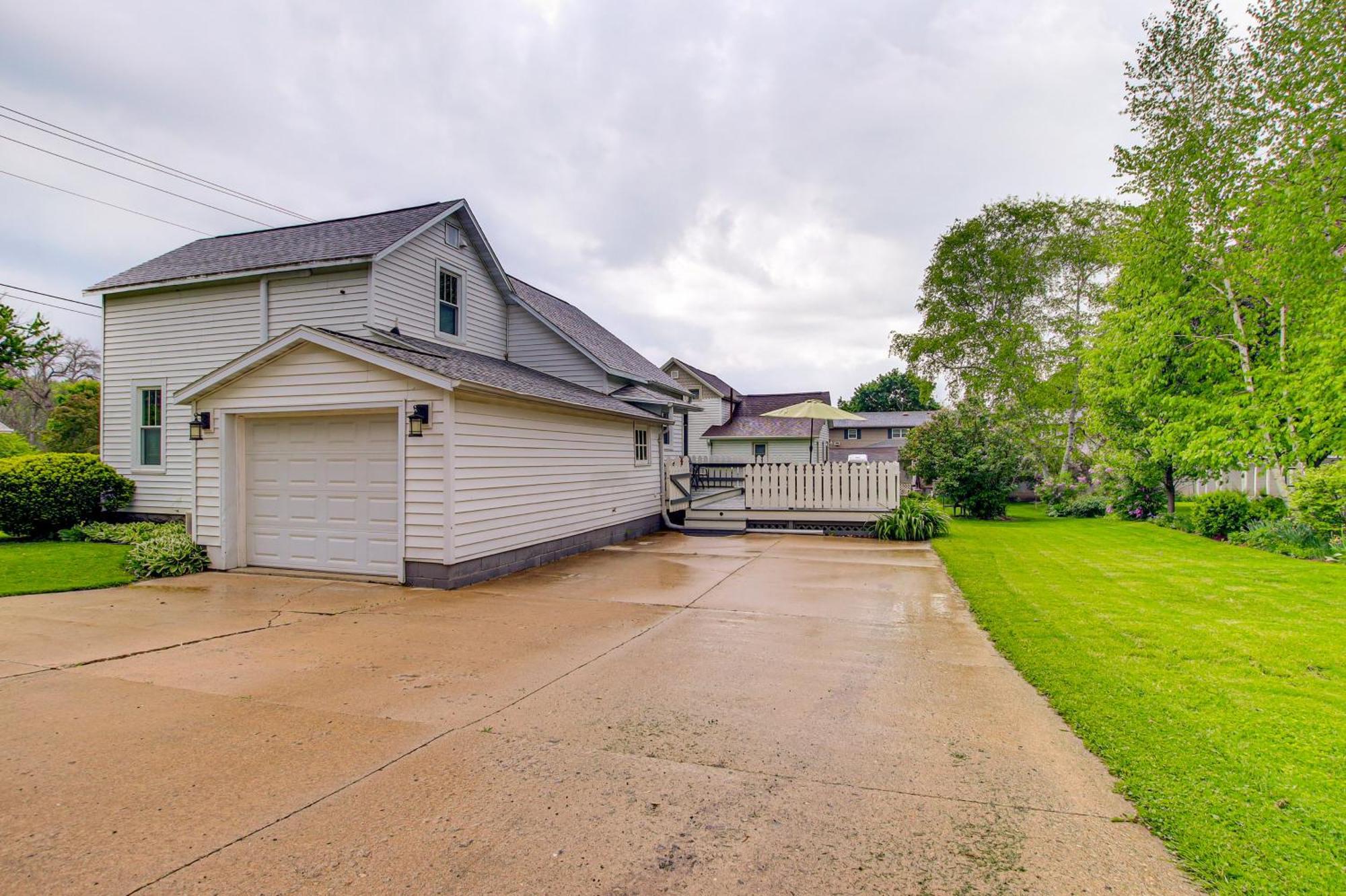 Lavish House With Patio - 2 Blocks To Green Lake! Екстер'єр фото