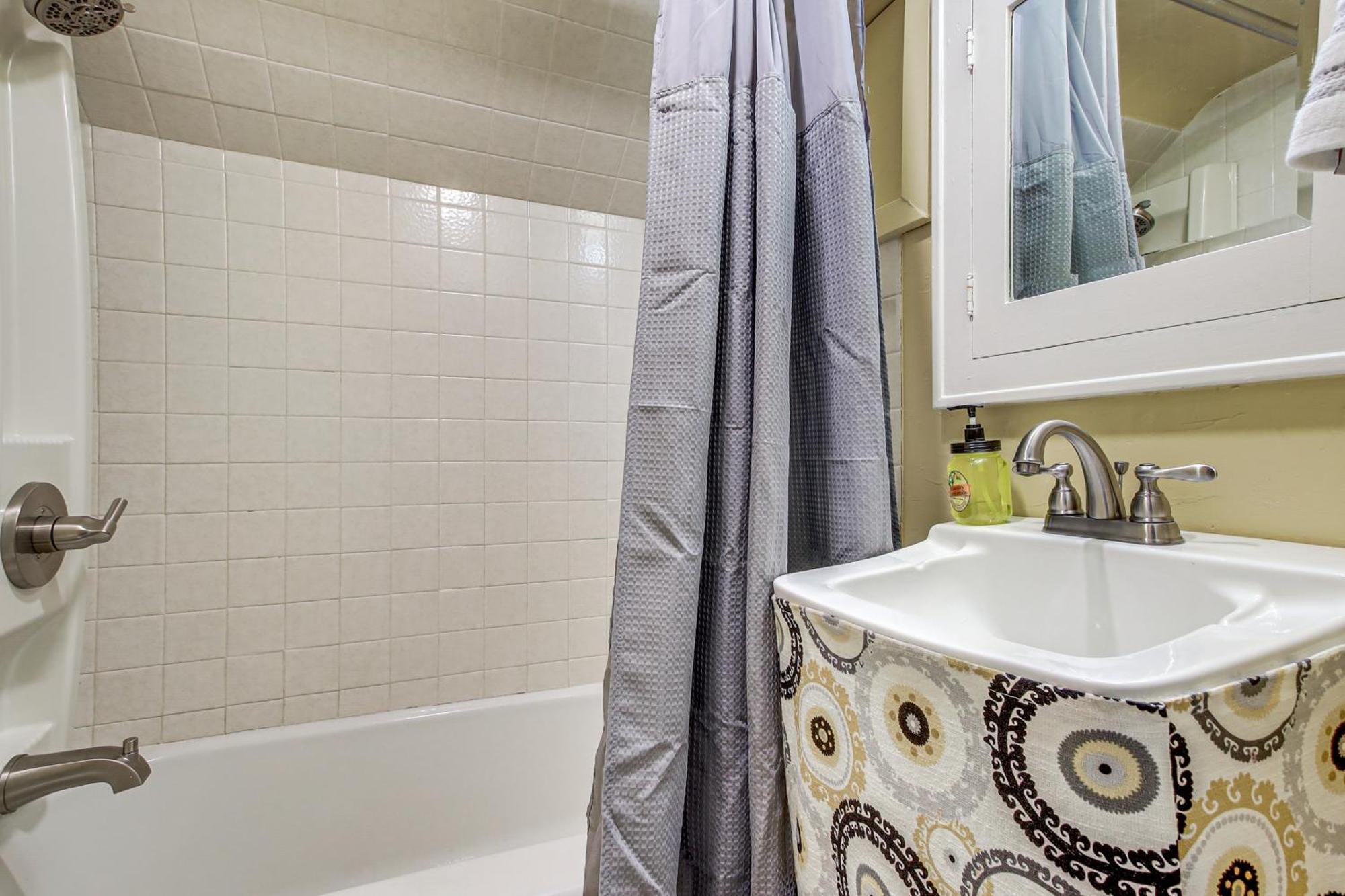 Lavish House With Patio - 2 Blocks To Green Lake! Екстер'єр фото