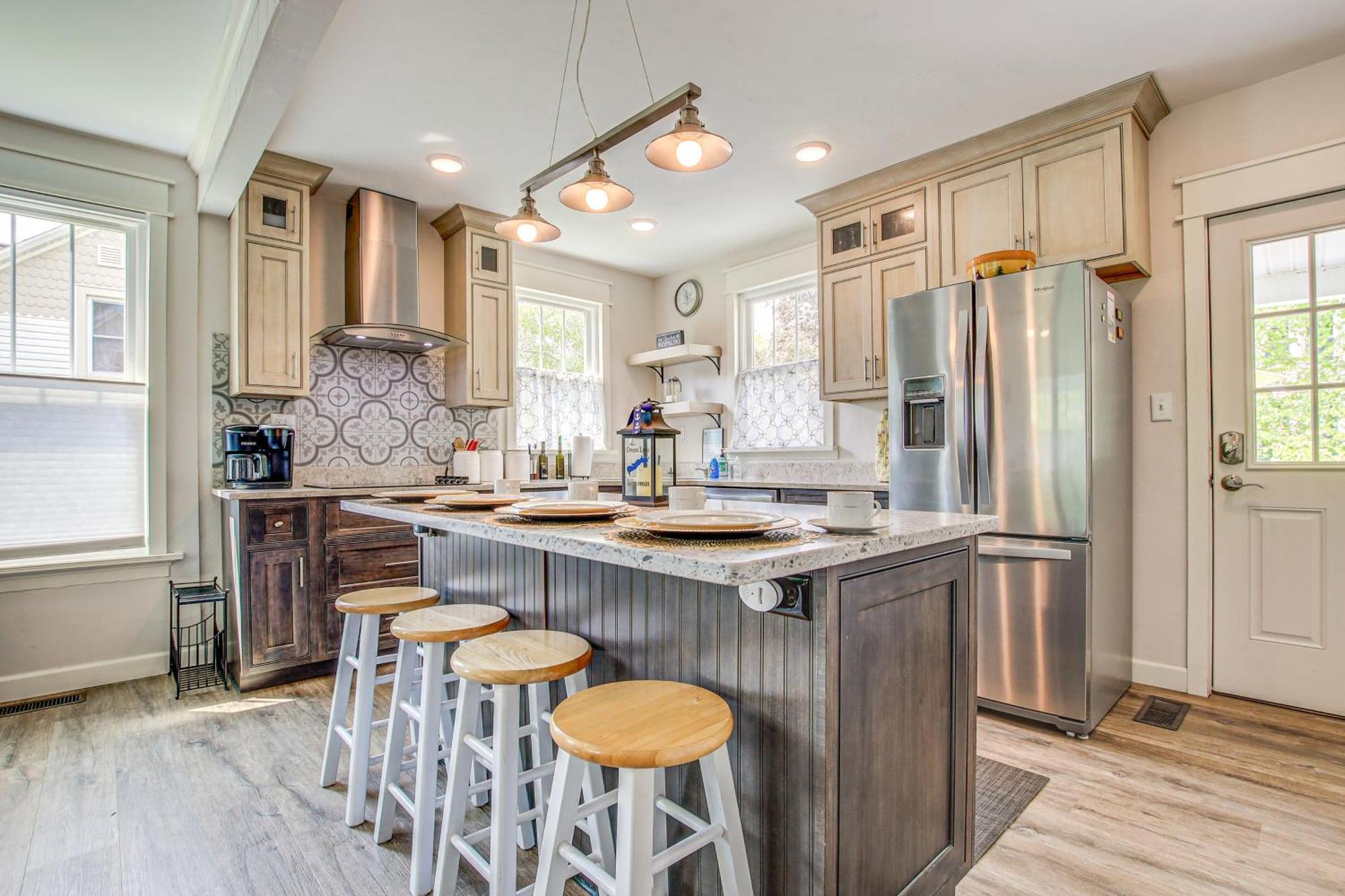 Lavish House With Patio - 2 Blocks To Green Lake! Екстер'єр фото